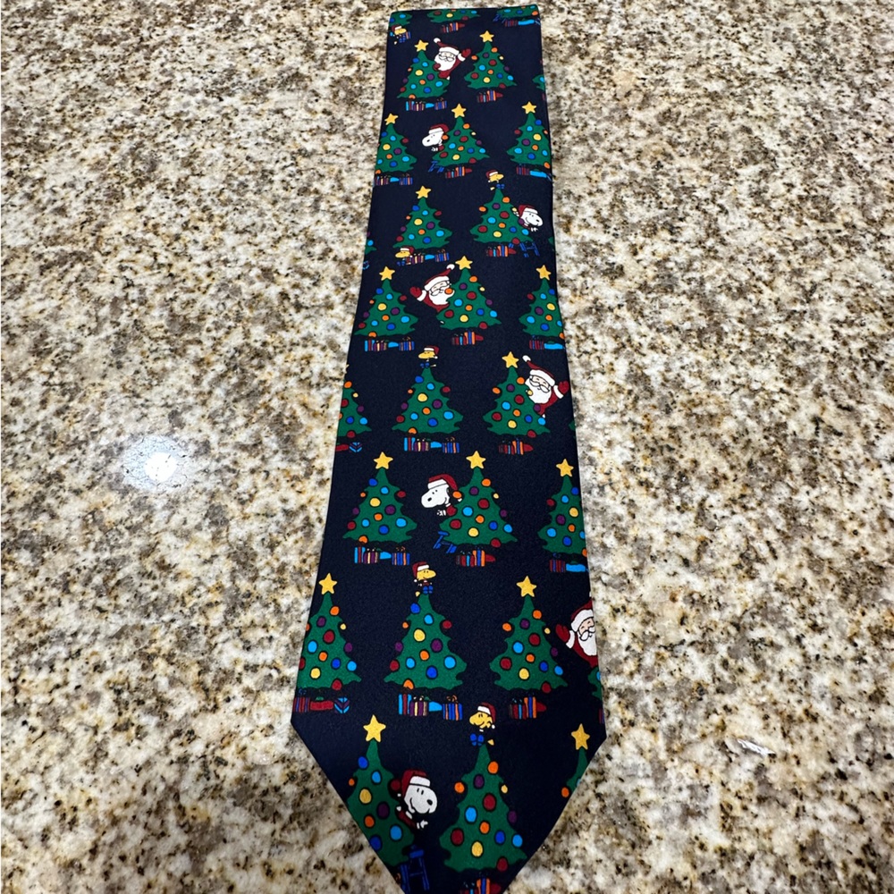 Snoopy Christmas tie